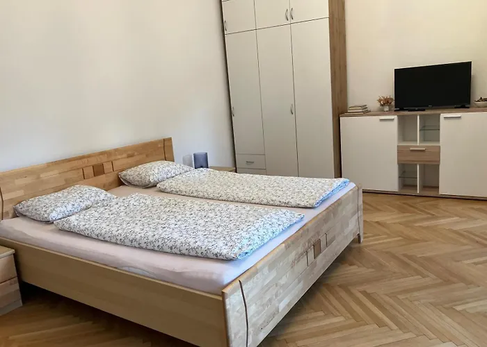 Schoene Im Helenental Baden bei Wien